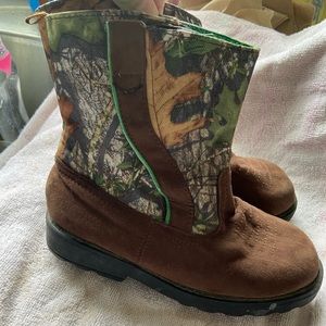 Little boys hunting boots